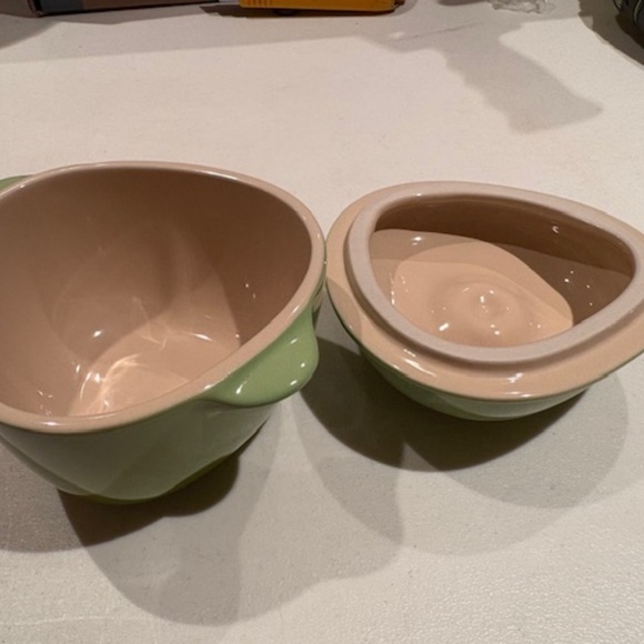 Le Creuset Green Apple Lidded Jar - Picture 3 of 4